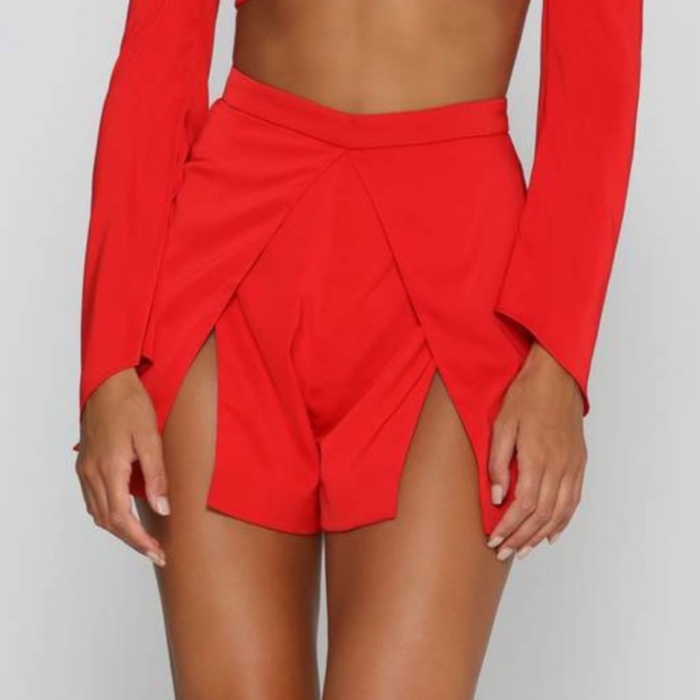 🆕 Meshki red split shorts